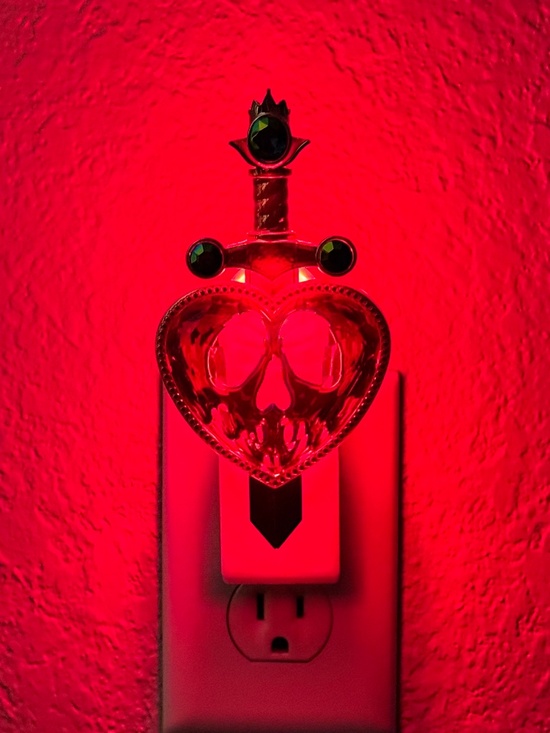 Bath & Body Works Other - EVIL QUEEN PIERCED HEART Wallflowers Nightlight Plug - Scent Control